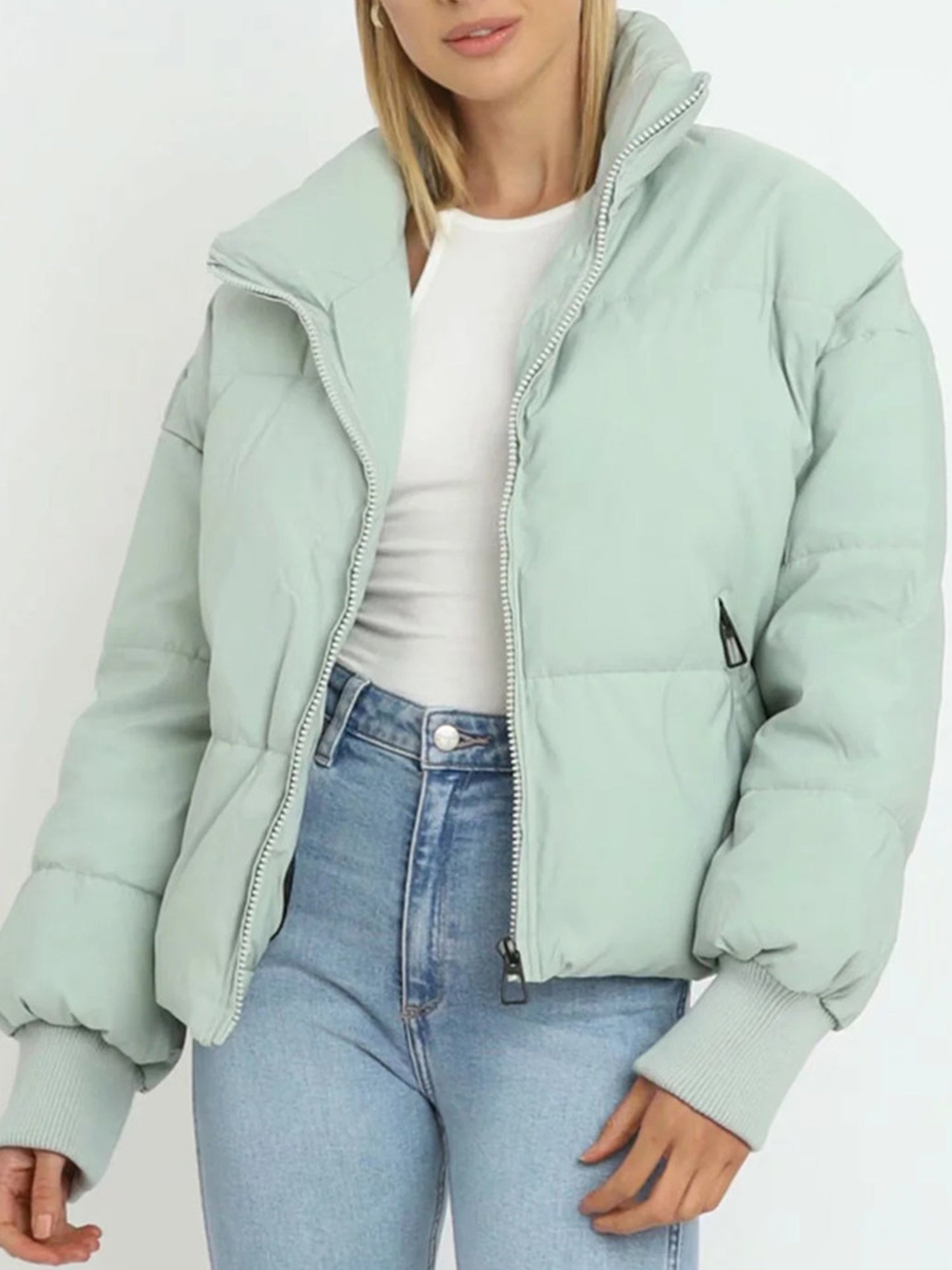 Cropped Puffer Jacket with High Neck and Zip Closure