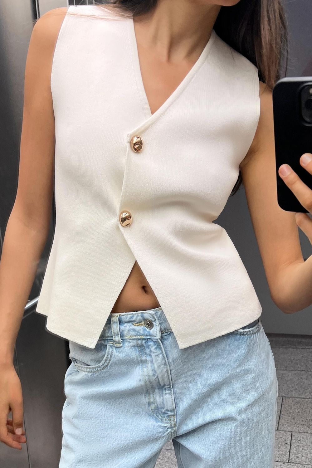 Elegant Sleeveless Tailored Button Vest for Women