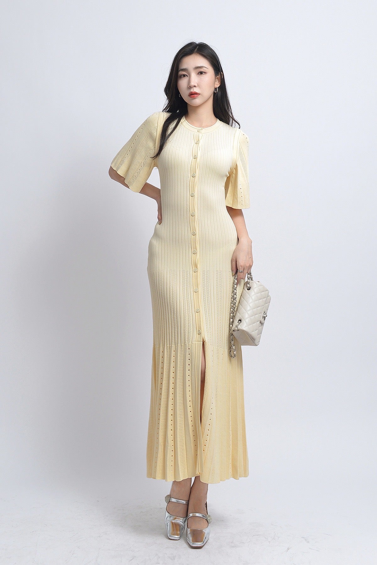 Elegant Ribbed Knit Midi Dress with Flared Hem