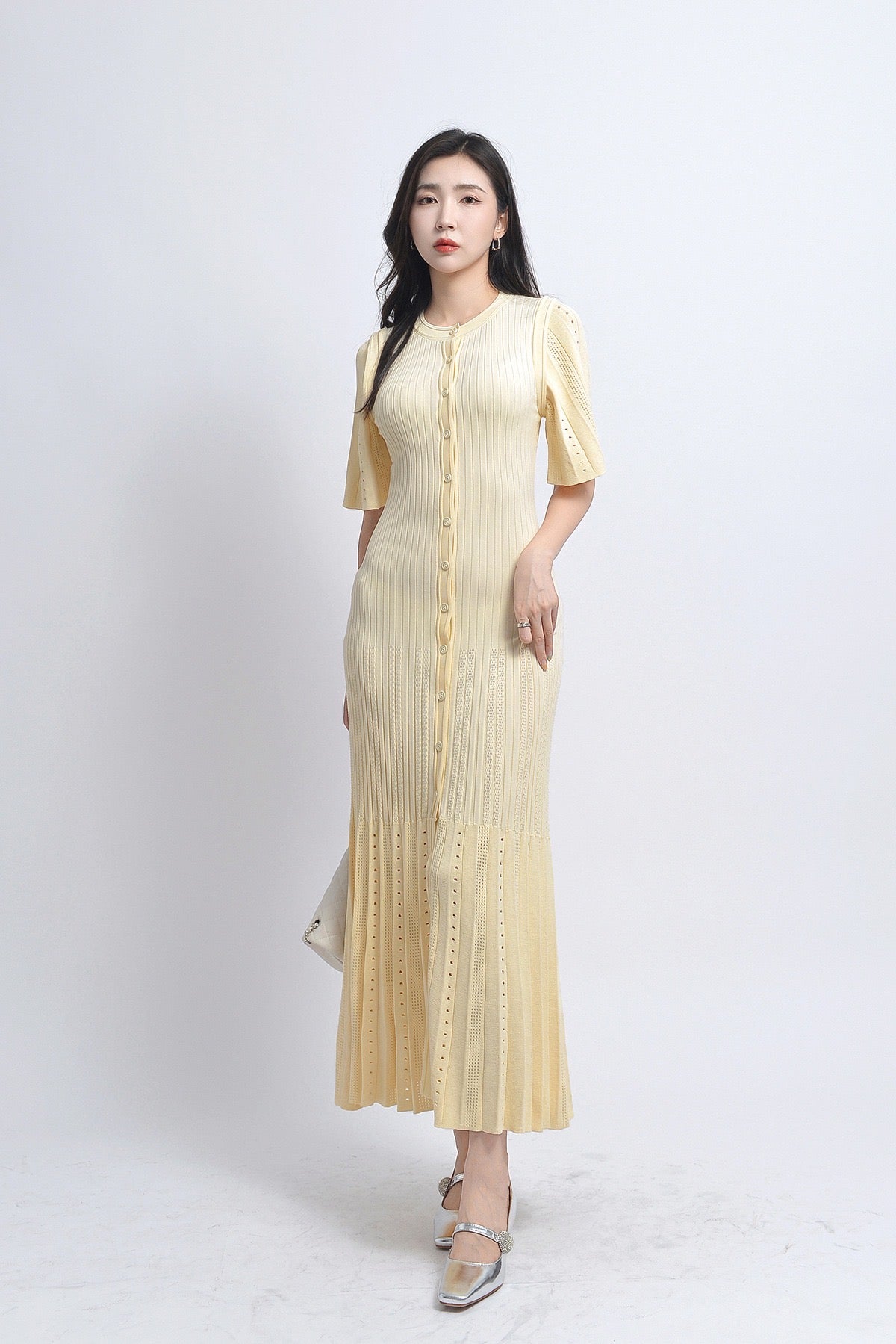 Elegant Ribbed Knit Midi Dress with Flared Hem